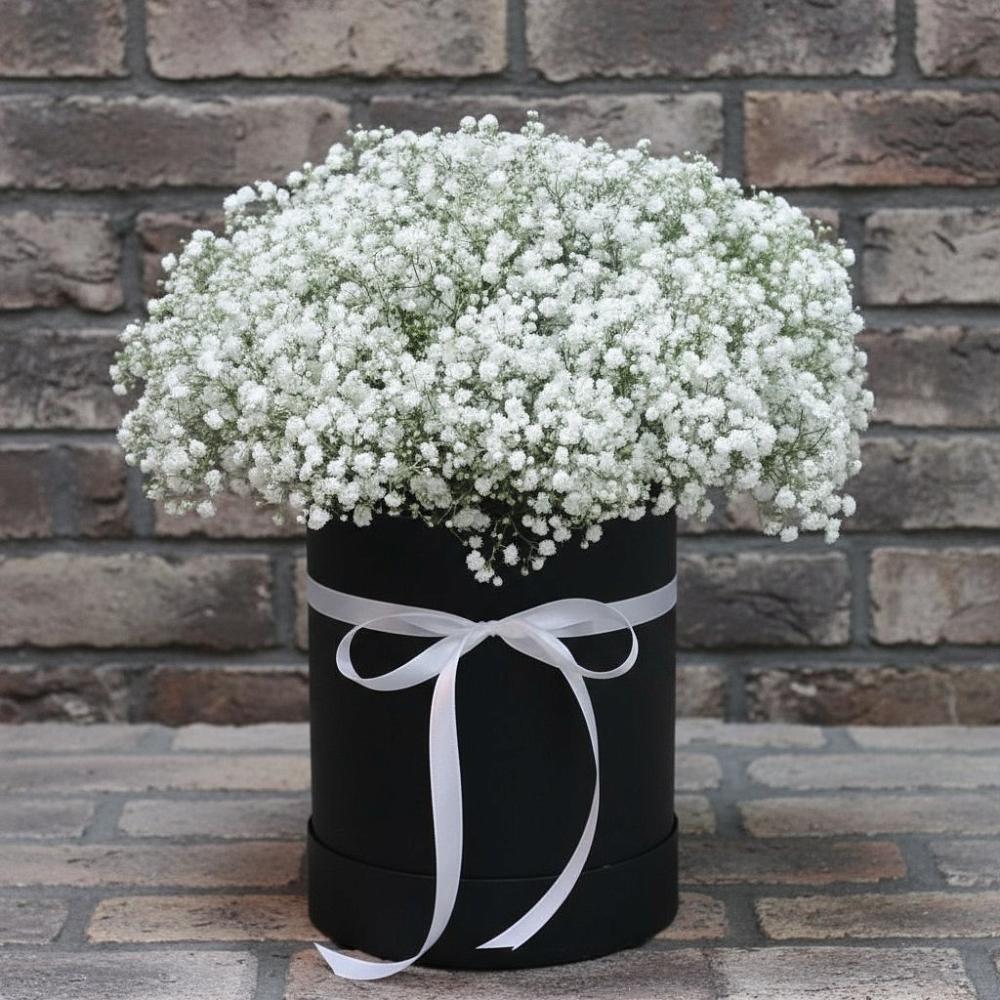 Цветочная композиция из Гипсофила в шляпной коробке в Тополево