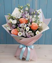 Букет цветов из:  Лизиантусы, Розы, Альстромерии и Гипсофила в Тополево