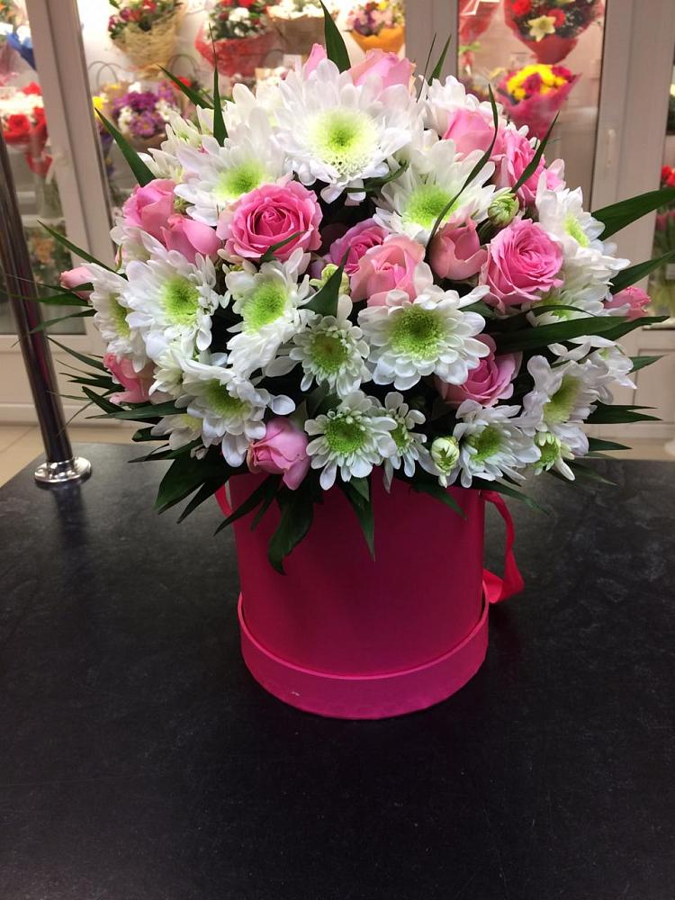 Цветочная композиция из Розы и Хризантемы в шляпной коробке в Тополево