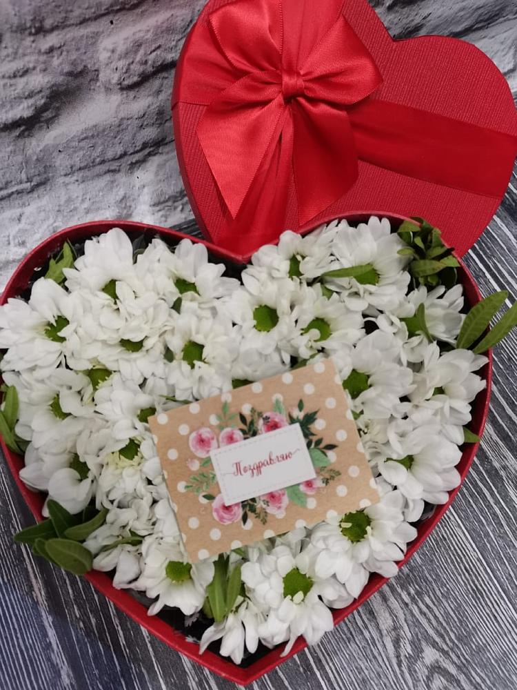 Цветочная композиция из Хризантемы в виде сердца в Тополево