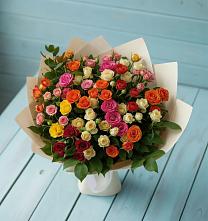 Букет Микс из разноцветных кустовых роз в Тополево